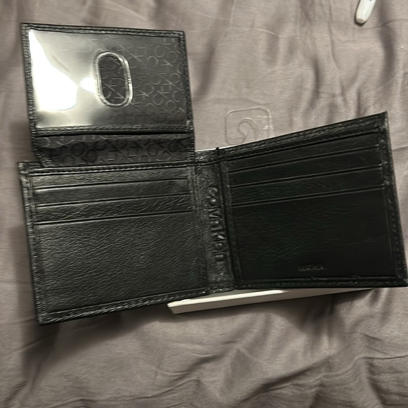 Calvin Klein wallet - Picture 3 of 5